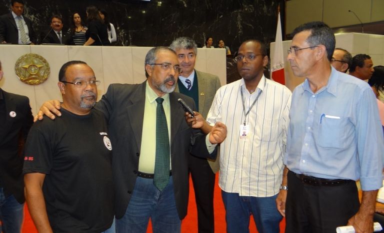 Senador Paulo Paim recebe t�tulo de cidad�o honor�rio de MG