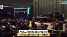 Deputados protocolam pedidos de impeachment a Temer